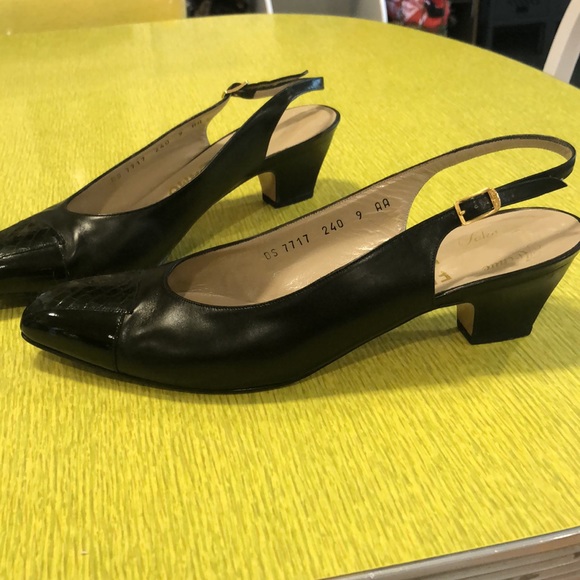 Salvatore Ferragamo Black Sling Back Shoes Saks Fifth Avenue - Picture 3 of 14
